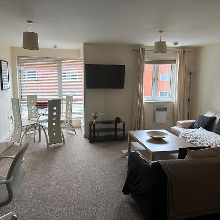 Gunwharf Quays Harbour Apartments Портсмут Екстер'єр фото
