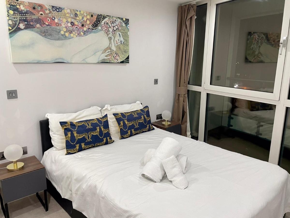 Gunwharf Quays Harbour Apartments Портсмут Екстер'єр фото