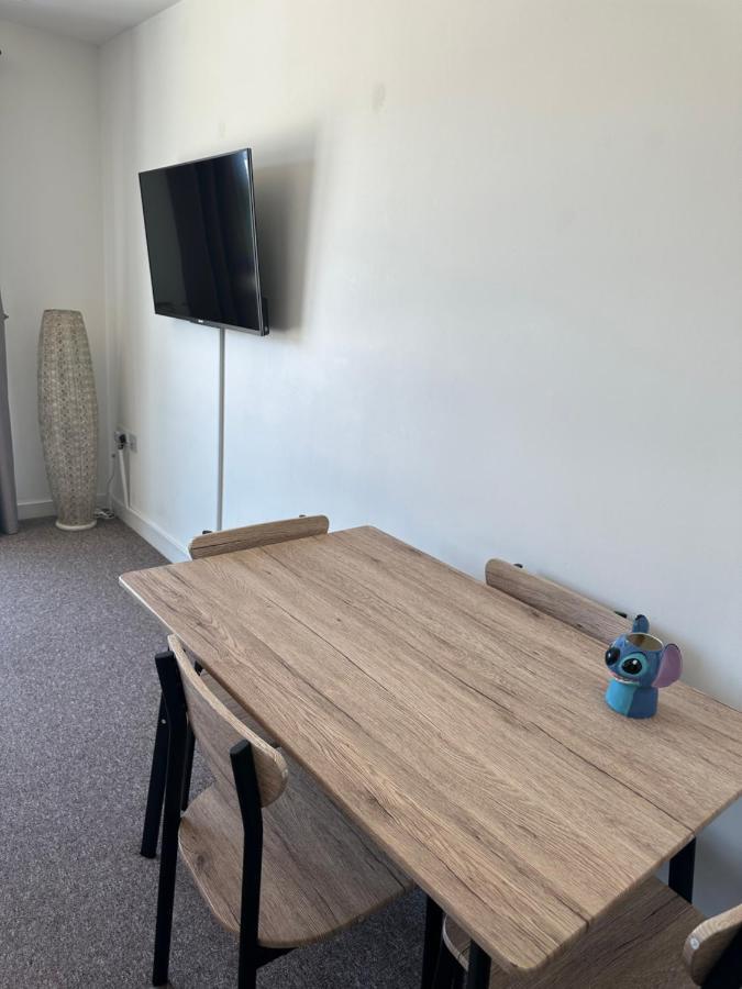 Gunwharf Quays Harbour Apartments Портсмут Екстер'єр фото