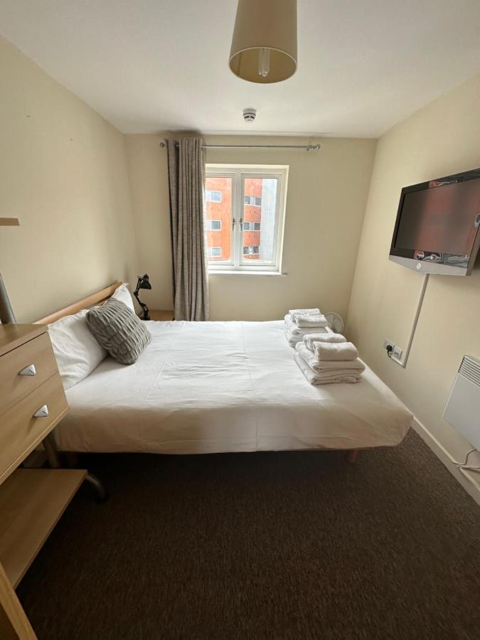Gunwharf Quays Harbour Apartments Портсмут Екстер'єр фото