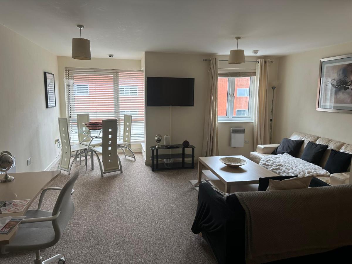 Gunwharf Quays Harbour Apartments Портсмут Екстер'єр фото