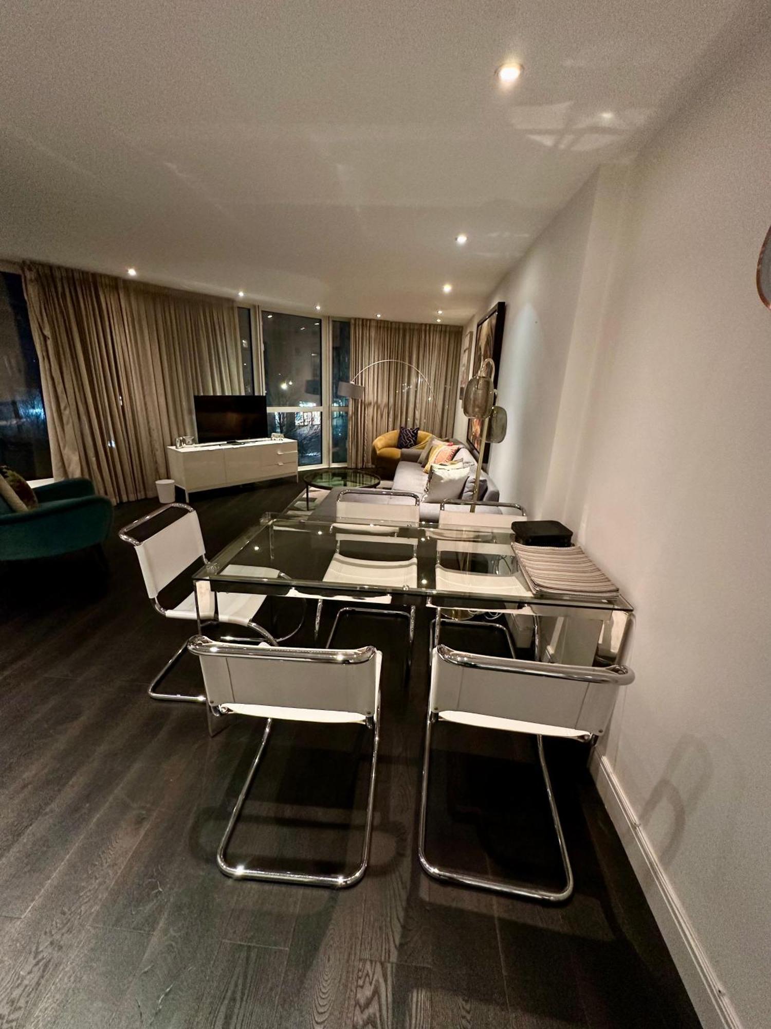 Gunwharf Quays Harbour Apartments Портсмут Екстер'єр фото