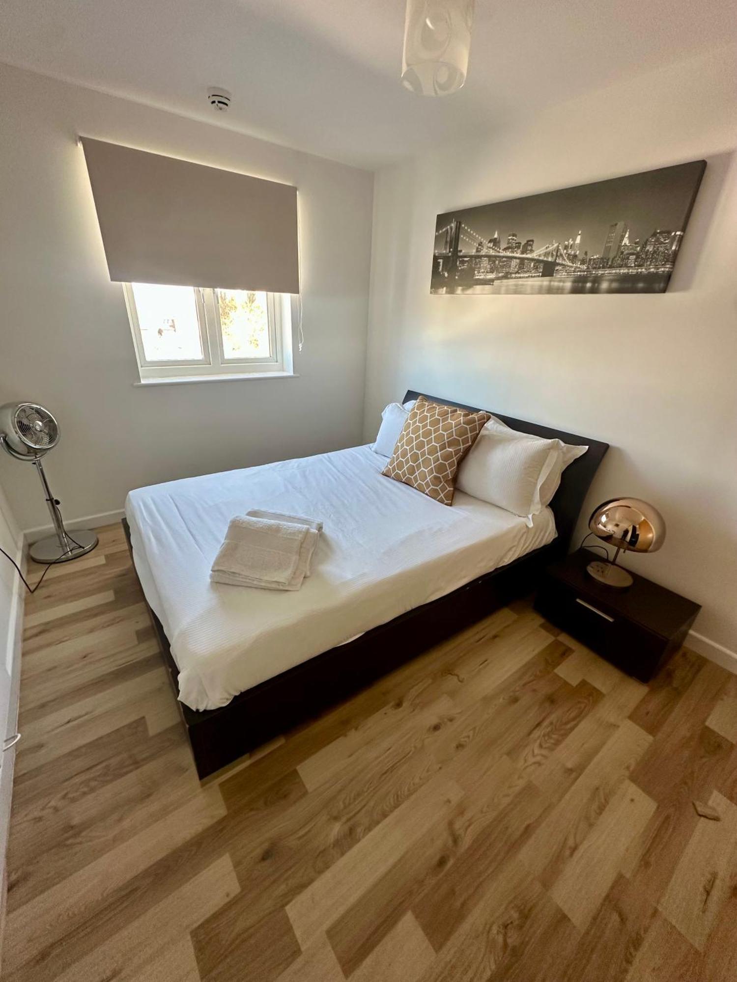 Gunwharf Quays Harbour Apartments Портсмут Екстер'єр фото