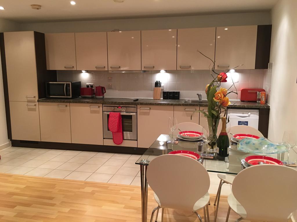 Gunwharf Quays Harbour Apartments Портсмут Екстер'єр фото