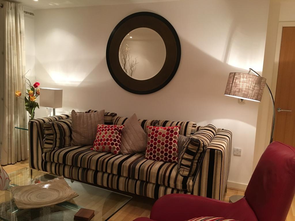 Gunwharf Quays Harbour Apartments Портсмут Екстер'єр фото