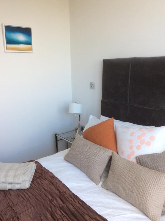 Gunwharf Quays Harbour Apartments Портсмут Екстер'єр фото