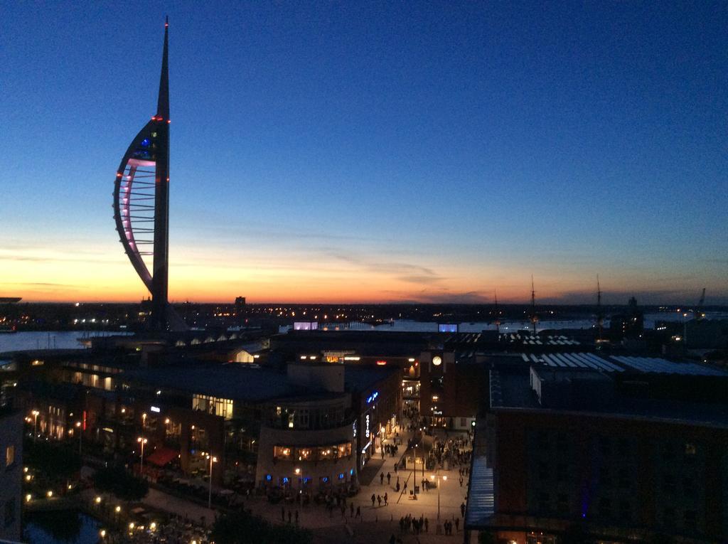 Gunwharf Quays Harbour Apartments Портсмут Екстер'єр фото