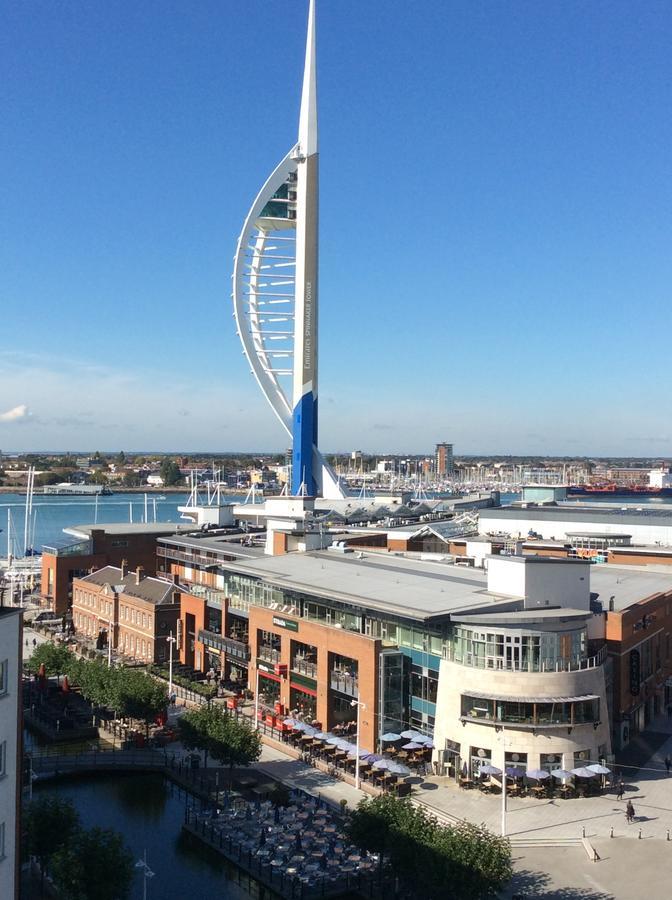 Gunwharf Quays Harbour Apartments Портсмут Екстер'єр фото